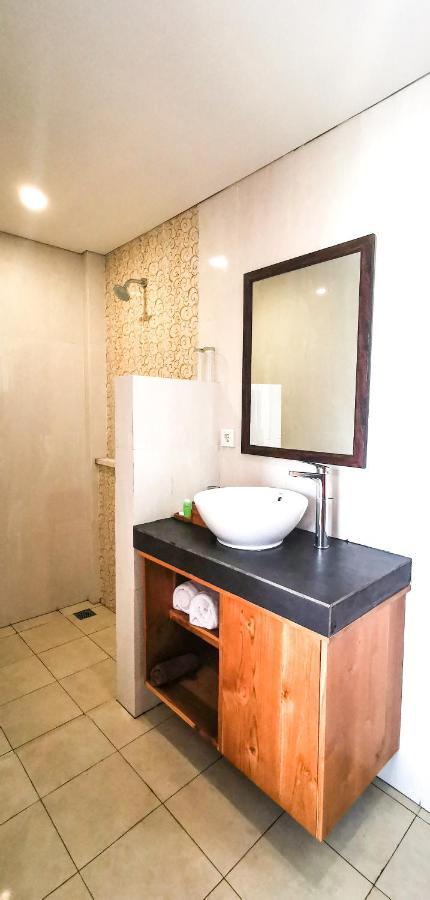 Santi Homestay Canggu Buitenkant foto