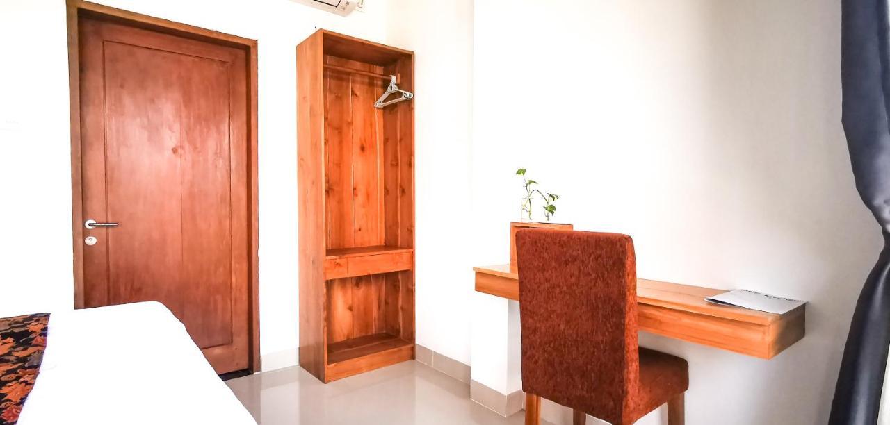 Santi Homestay Canggu Buitenkant foto