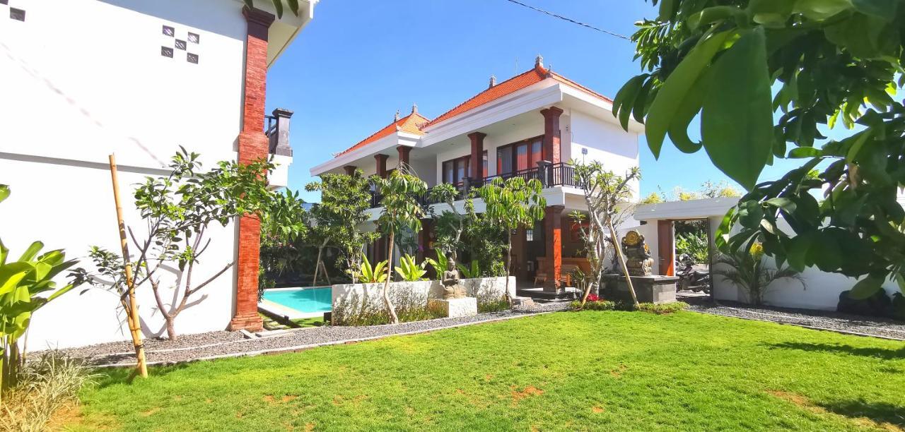 Santi Homestay Canggu Buitenkant foto